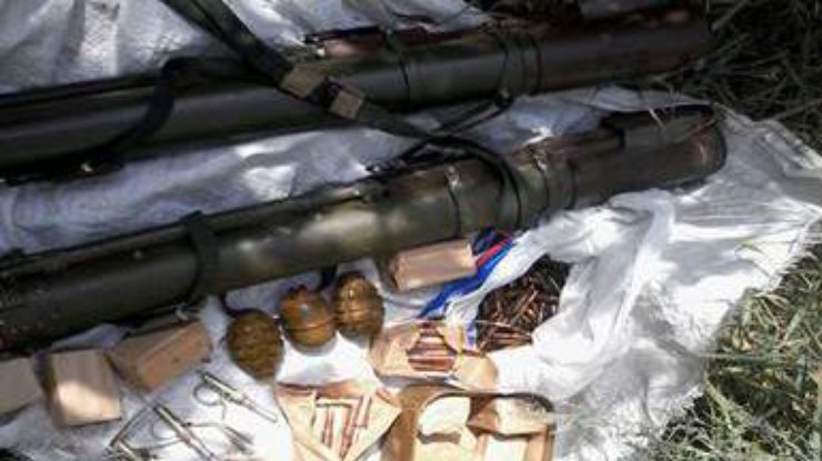 Сразу в трех городах на Донбассе нашли оружие боевиков. Фото СБУ