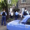 В Днепродзержинске боец "Парвого сектора" забаррикадировался в доме