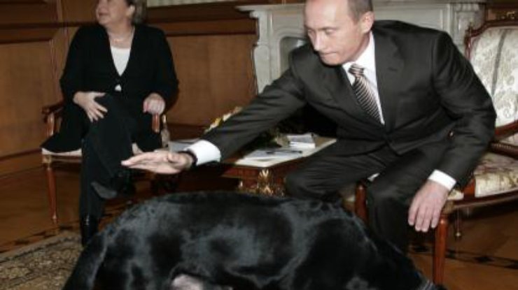 Путин брал собаку, а не жену на международные переговоры