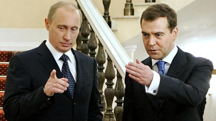 Медведев тоже хочет на дно. Фото: kremlin-ru.info