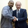 Путин пообещал боксеру Рою Джонсу гражданство России