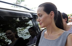 Анджелина Джоли выглядит изможденной на новых снимках. Фото epa.eu