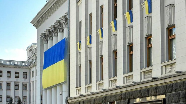 Порошенко призвал вывесить флаги Украины над каждым зданием. Фото Петра Порошенко