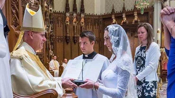 В США учительница вышла замуж за Иисуса Христа. Фото The Daily Mail
