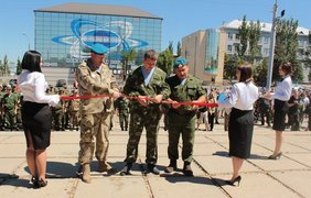 В Луганске на день ВДВ пожертвовали двумя броневиками