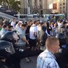 Поляков в Киеве ведут на стадион в оцеплении (видео)