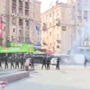 На Майдане в Киеве бросают камни и петарды: есть раненые