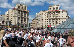 Польские болельщики устраивают беспорядки в центре Киева