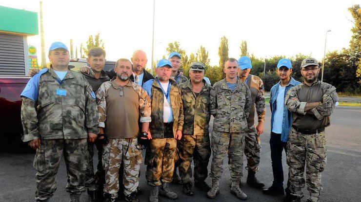 4 волонтеров освободили из плена боевиков. Фото Василия Будика