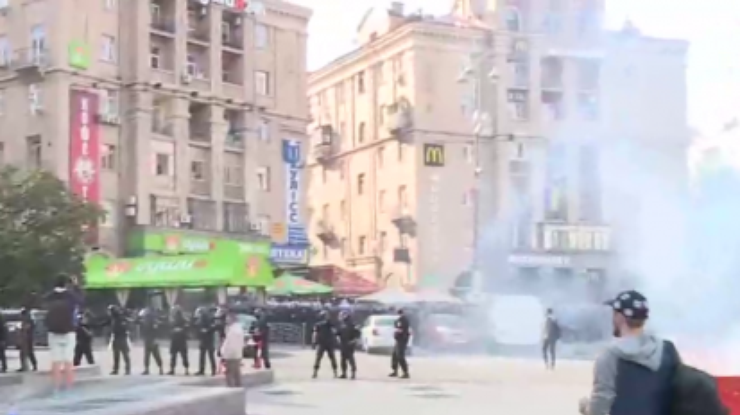 На Майдане произошла серьезная стычка между фанатами