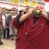 В Петербурге казаки громили супермаркет упиваясь "санкционным" пивом (видео)