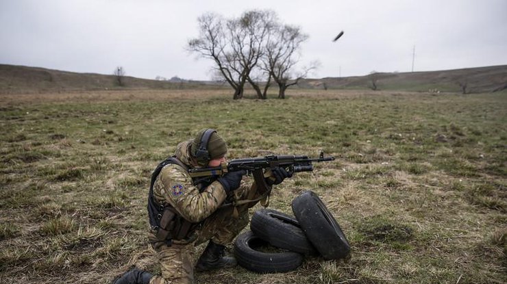 Бойцы Нацгвардии защищают Украину под Горловкой.