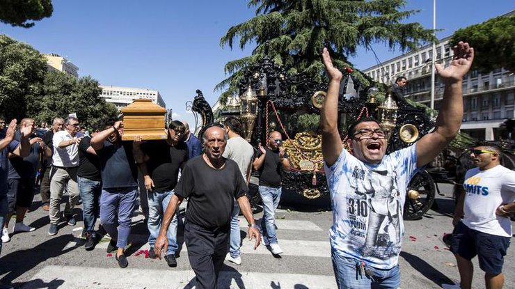 Похороны итальянского мафиози показали мощь его клана в Риме. Фото epa.eu