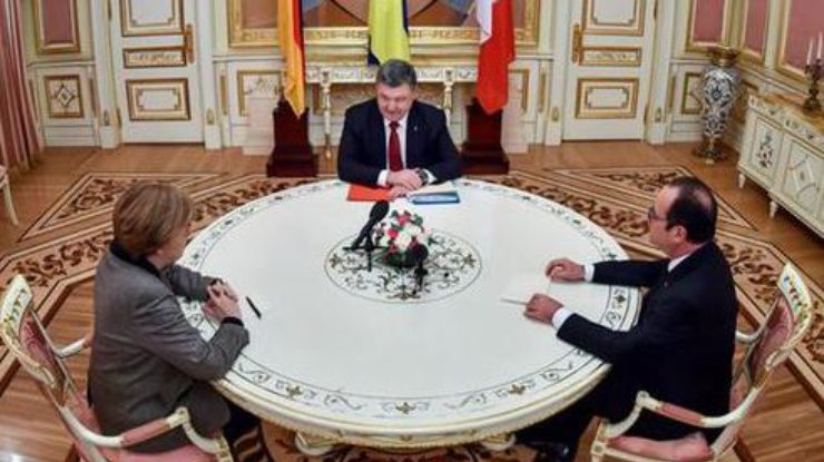 Меркель, Порошенко и Олланд во время встречи в Киеве