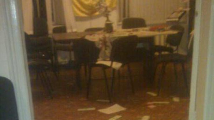 Взрыв в офисе волонтеров прогремел поздно ночью. Фото "Никвести"