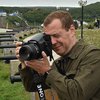 Дмитрий Медведев щеголяет дорогущей фотокамерой