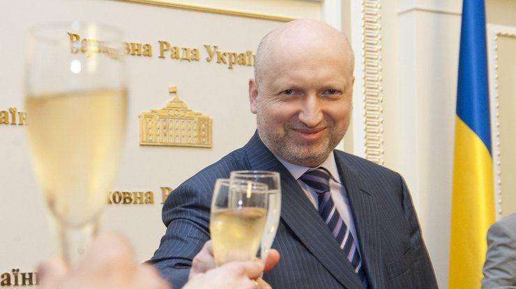 Александр Турчинов доволен курсом рубля.