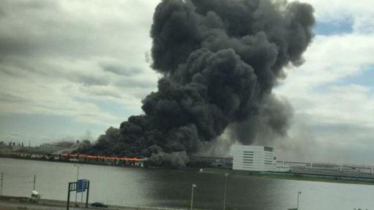 Пожар на заводе Nippon Steel. Фото @JuliaDavisNews