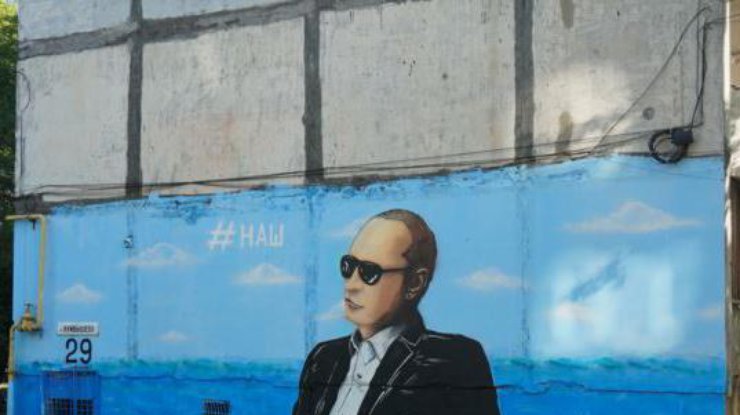 В Крыму рисуют Путина на стенах домов. Фото ua.krymr.com