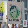Посольство России в Киеве атакуют плакатами Сенцова (фото)