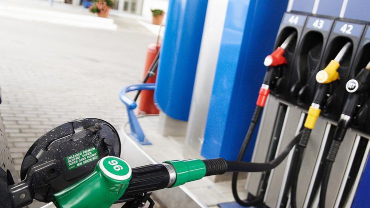 Бензин дешевеет в Украине. Фото autocentre.ua