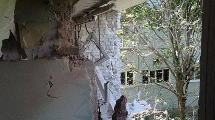 Боевики обстреляли больницу в Марьинке из запрещенной артиллерии