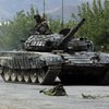 Станицу Луганскую атакует подразделение танков