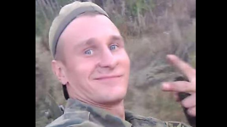 Солдаты из России перегоняют технику на Донбассе