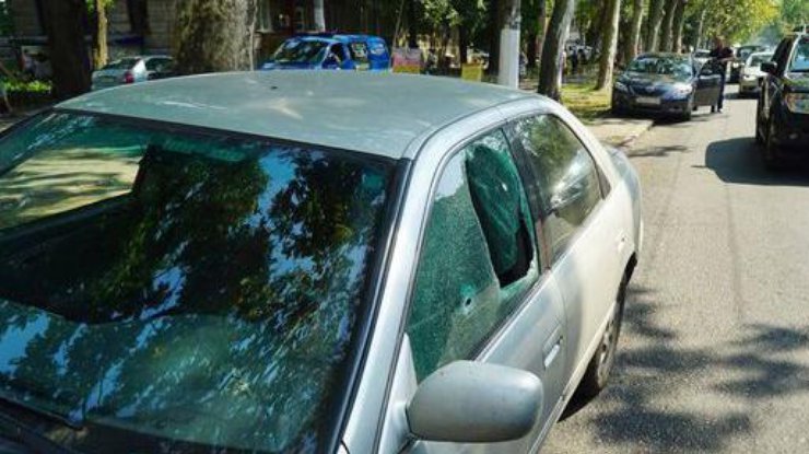 В Одессе неизветсные обстреляли машину с пассажирами. Фото Дарья Сидоровская