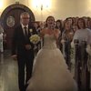 Невеста спела у алтаря: самая трогательная свадьба (видео)