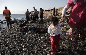 На острове Кос наплыв беженцев достиг критической точки. Фото epa.eu