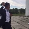 В Якутске стела отомстила молодоженам за метание бутылок (видео)