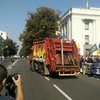 "Правый сектор" привез мусоровоз к Верховной раде (фото)