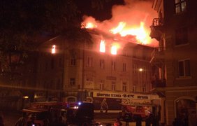 В исторической части Тернополя бушует пожар