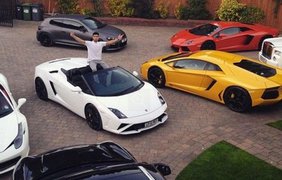 Даже на отдыхе 20-летний миллиардер с друзьями. Instagram/lordaleem_official