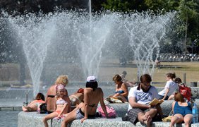 Европейцы и японцы изнывают от 50-градусной жары. Фото epa.eu