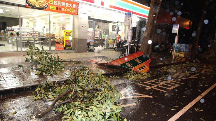 Тайвань накрыл мощнейший тайфун