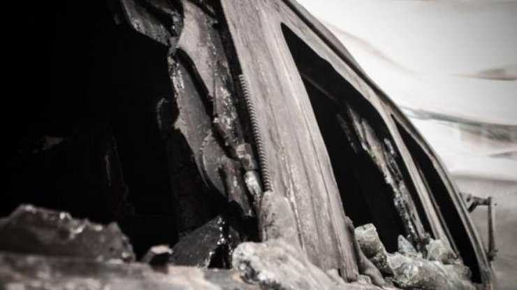 Машина ОБСЕ сожгли в Донецке. Фото twitter.com/InfoResist