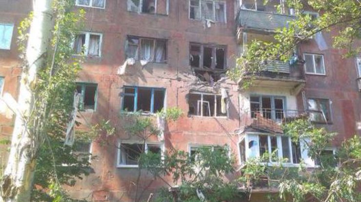 Жилые дома в Авдеевке оказались под обстрелом. Фото @myrevolutionrus