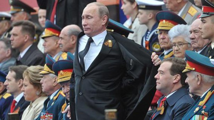 Путин любит военные парады.