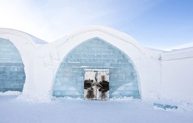 Туристы со всего мира съезжаются в ледяной отель Швеции