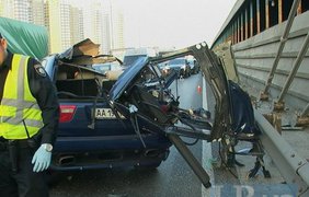 Автомобиль разнесло на части. Фото Виталий Мирошниченко / lb.ua