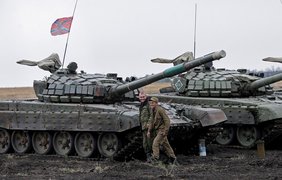 Близ Донецка боевики скопили большое количество бронетехники