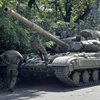 Вездеходы и танки ДНР движутся к линии соприкосновения