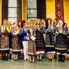 Знаменитости Украины продемонстрировали старинные вышиванки (фото)