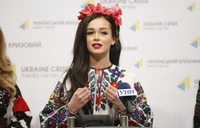 Знаменитости Украины продемонстрировали старинные вышиванки