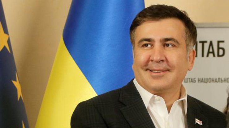 Михаил Саакашвили воодушевленно прослушал гимн Украины. Фото kor.ill.in.ua