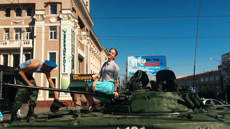 Дончане фотографируются с техникой боевиков ("Вконтакте")