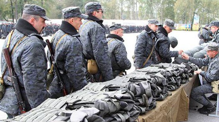 Украинских военных одели в одежду из ткани, непригодной для ношения в боевых условиях. 