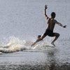 Монах из Шаолиня пробежал 125 метров по воде (видео)